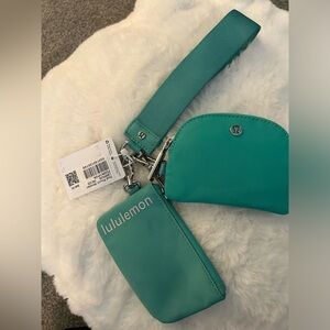 NWT teal dual pouch wristlet lululemon paradise green